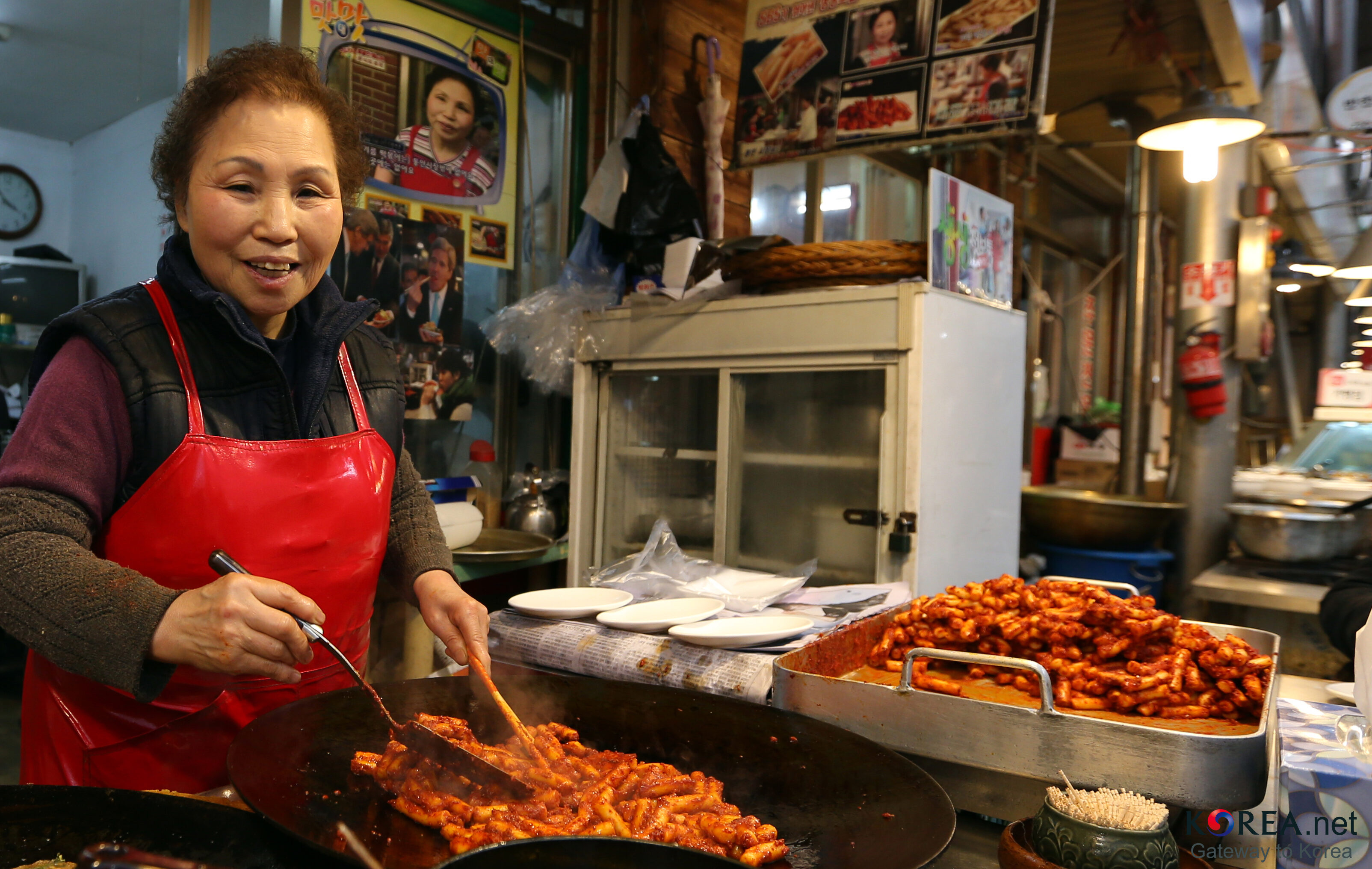 Korea_Tongin_Market_02_(12920988924)